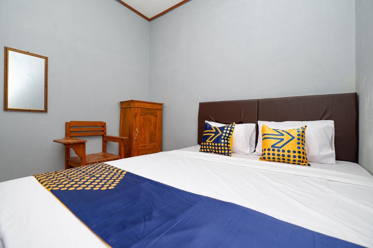 Hotel Spot On 2821 Griya Kawula Syariah Solo Exterior foto
