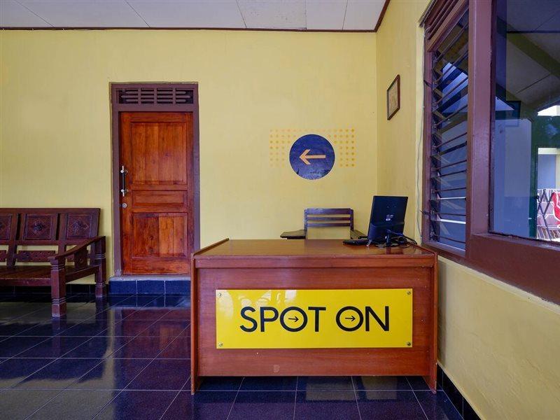 Hotel Spot On 2821 Griya Kawula Syariah Solo Exterior foto