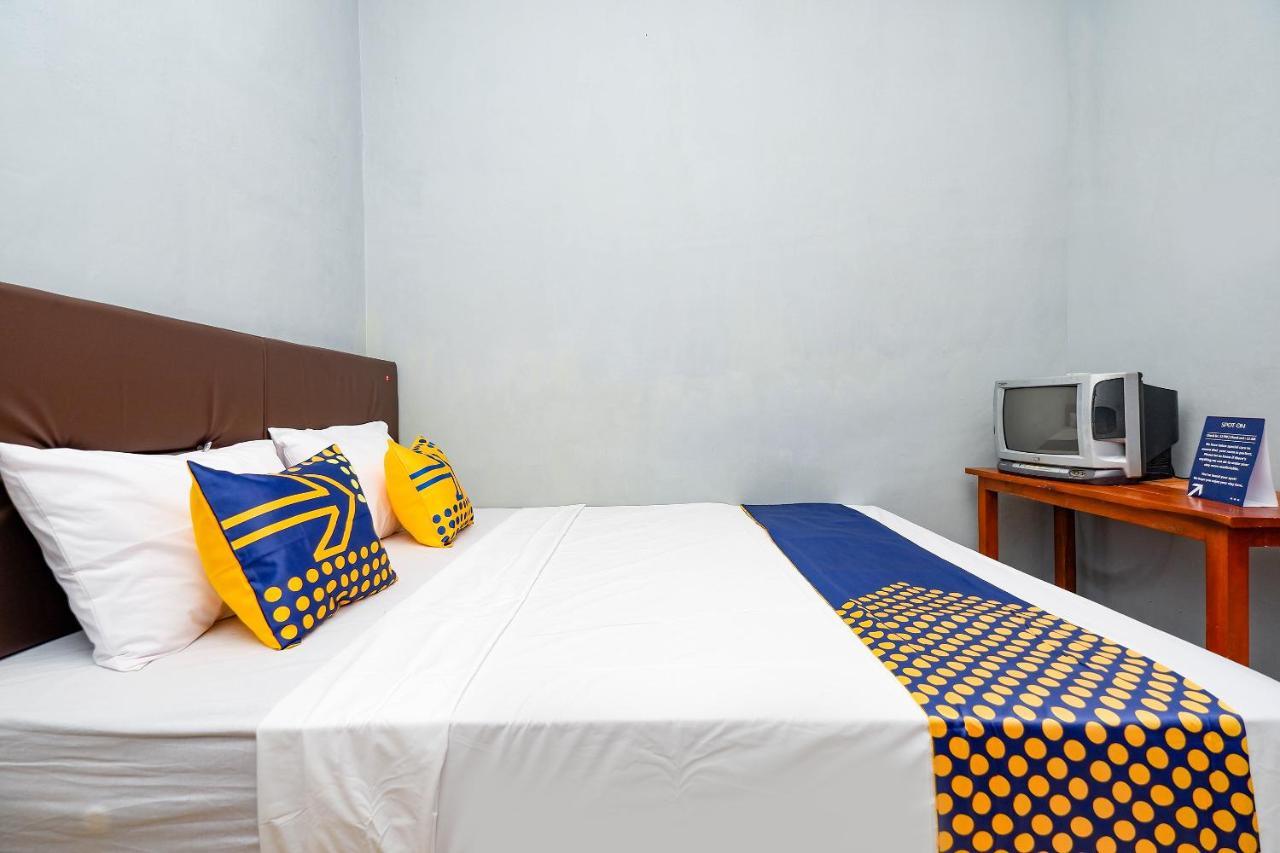 Hotel Spot On 2821 Griya Kawula Syariah Solo Exterior foto