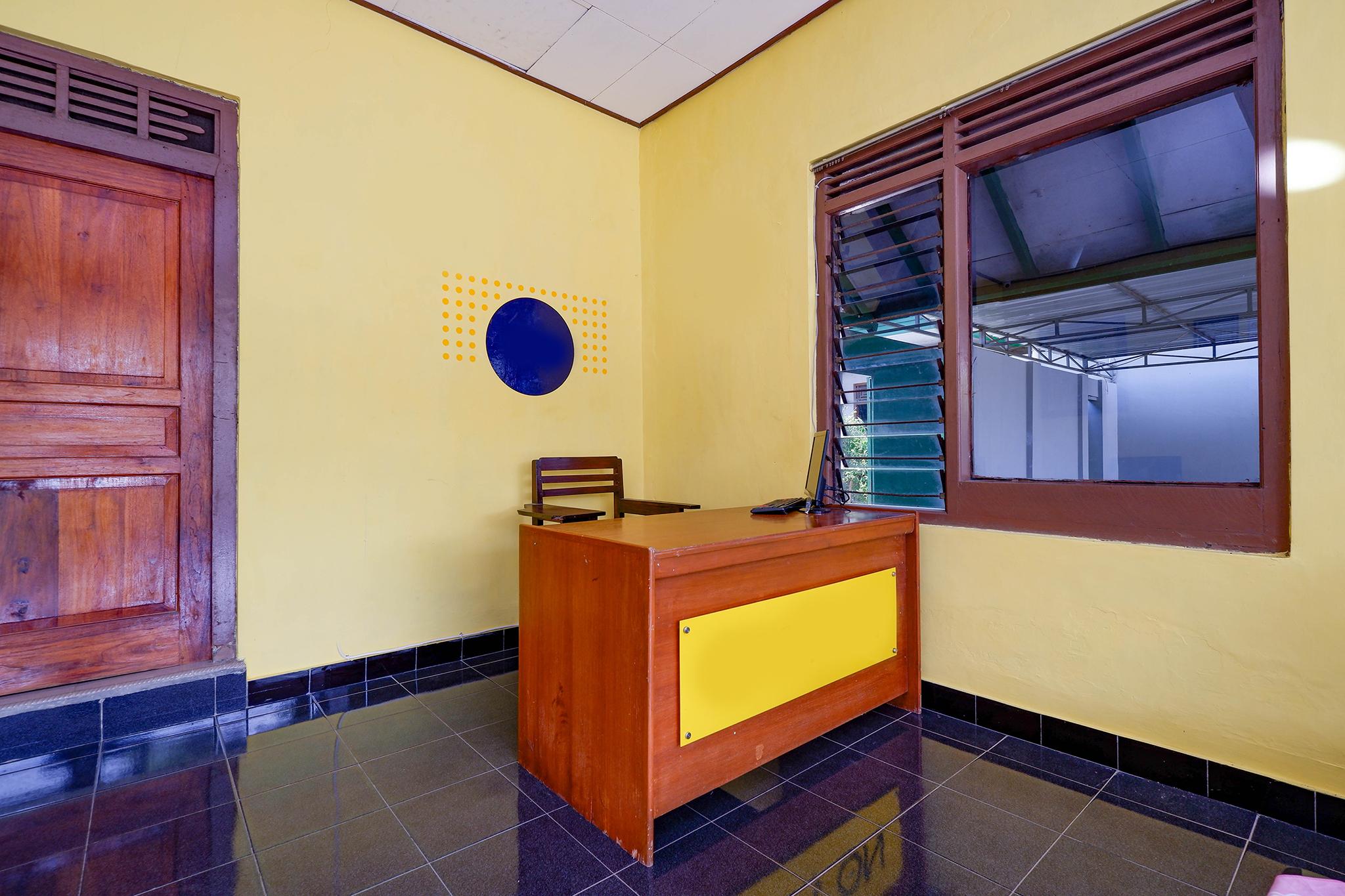 Hotel Spot On 2821 Griya Kawula Syariah Solo Exterior foto