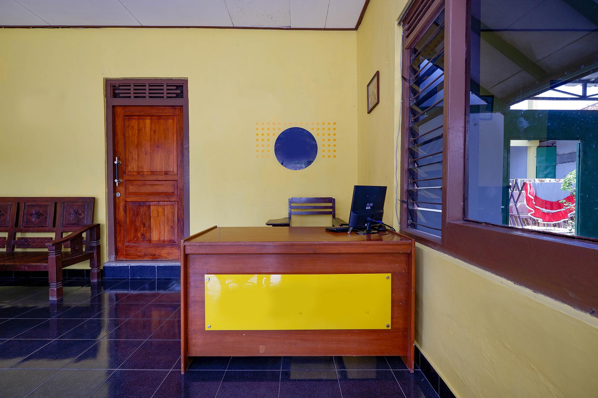 Hotel Spot On 2821 Griya Kawula Syariah Solo Exterior foto