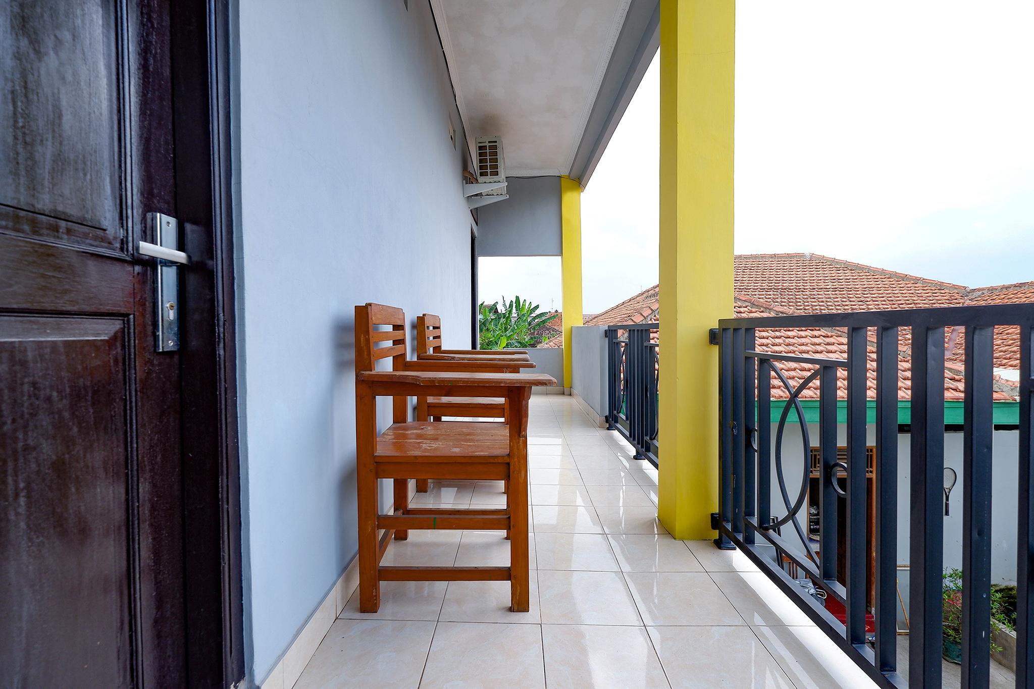 Hotel Spot On 2821 Griya Kawula Syariah Solo Exterior foto