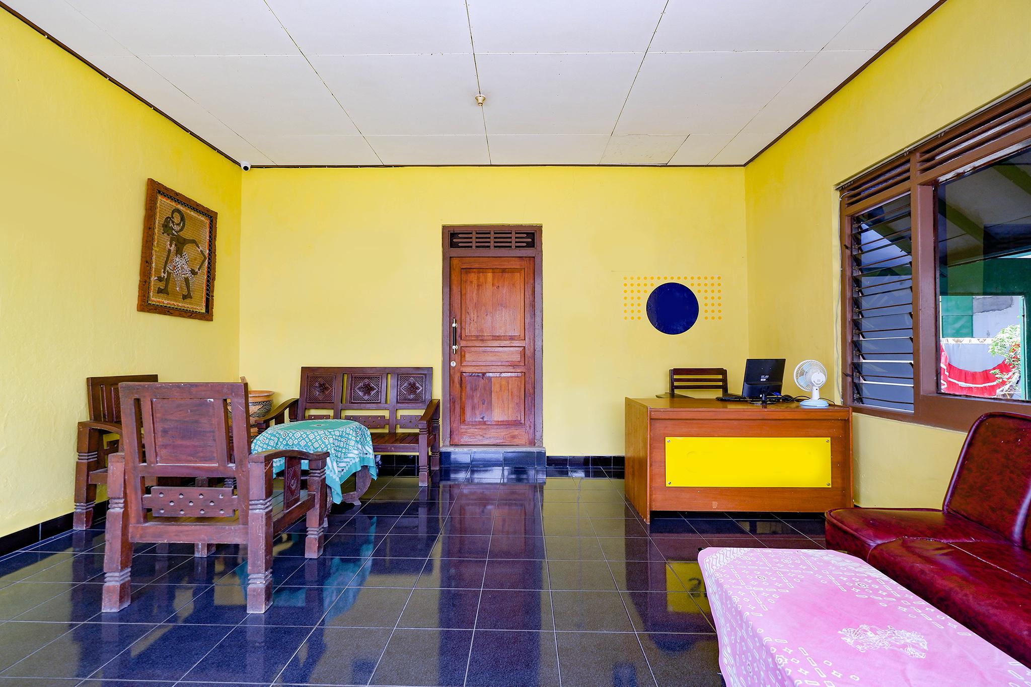 Hotel Spot On 2821 Griya Kawula Syariah Solo Exterior foto