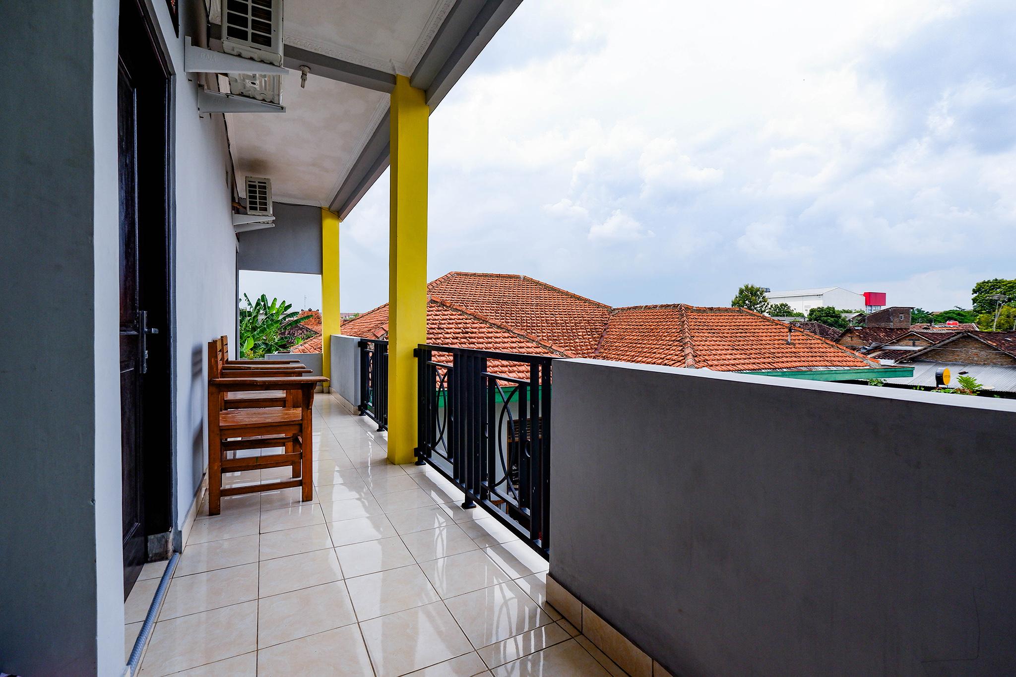 Hotel Spot On 2821 Griya Kawula Syariah Solo Exterior foto
