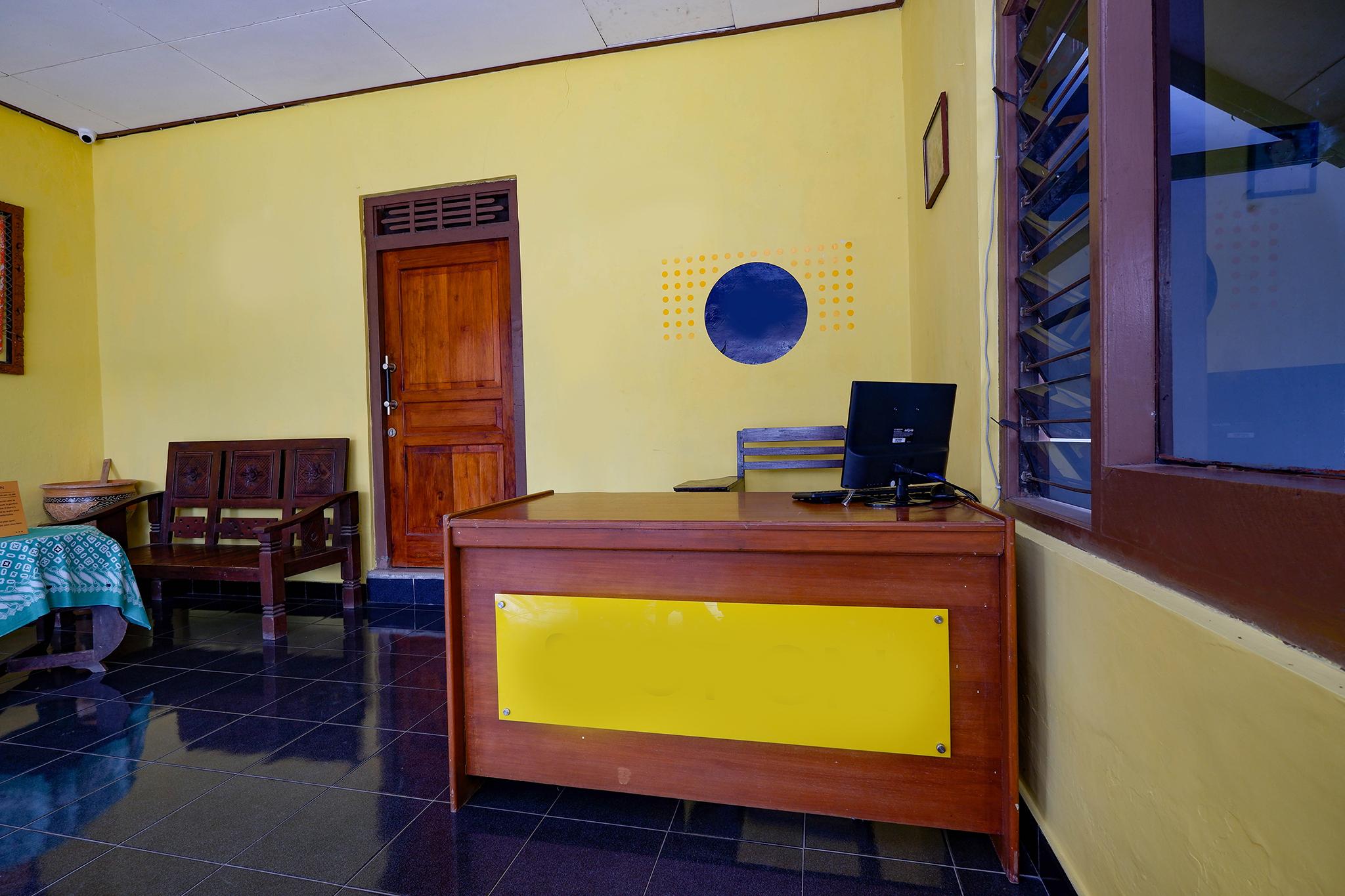 Hotel Spot On 2821 Griya Kawula Syariah Solo Exterior foto