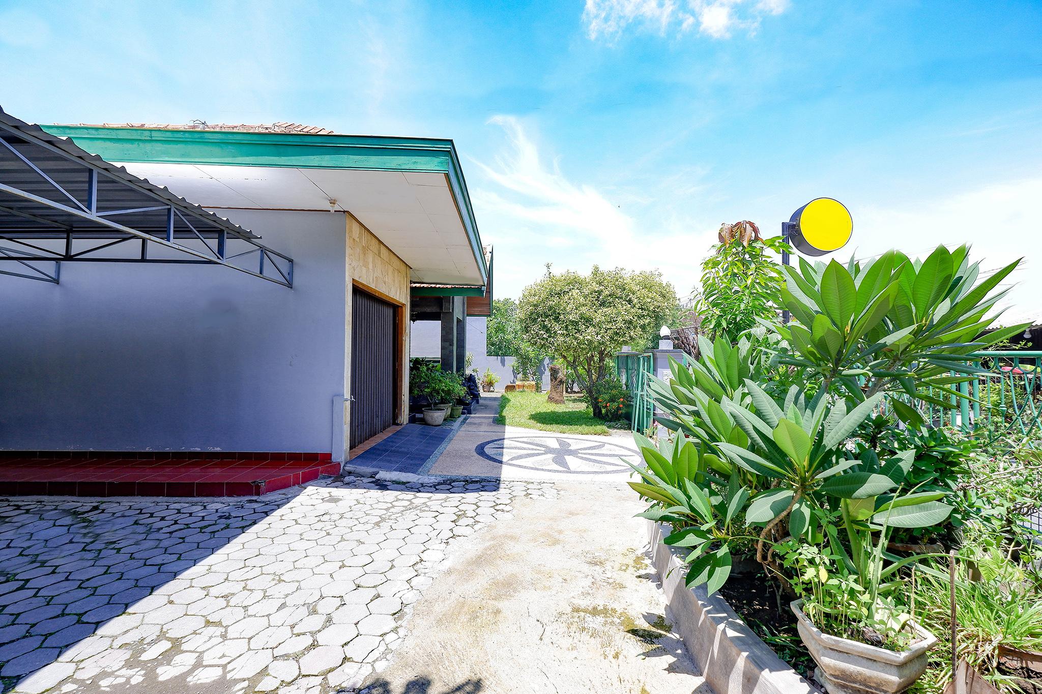 Hotel Spot On 2821 Griya Kawula Syariah Solo Exterior foto