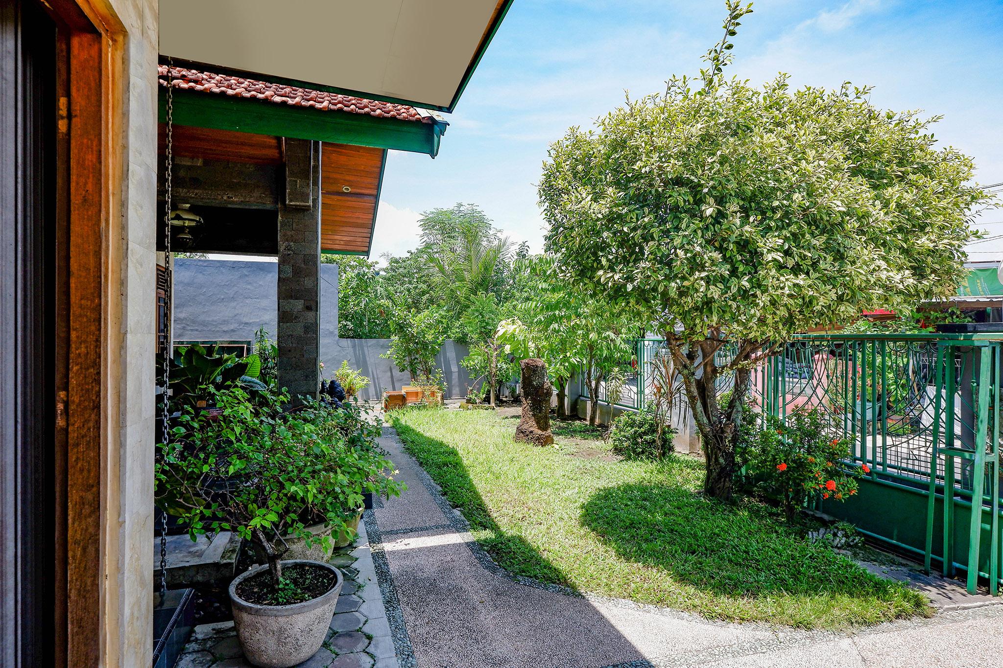 Hotel Spot On 2821 Griya Kawula Syariah Solo Exterior foto