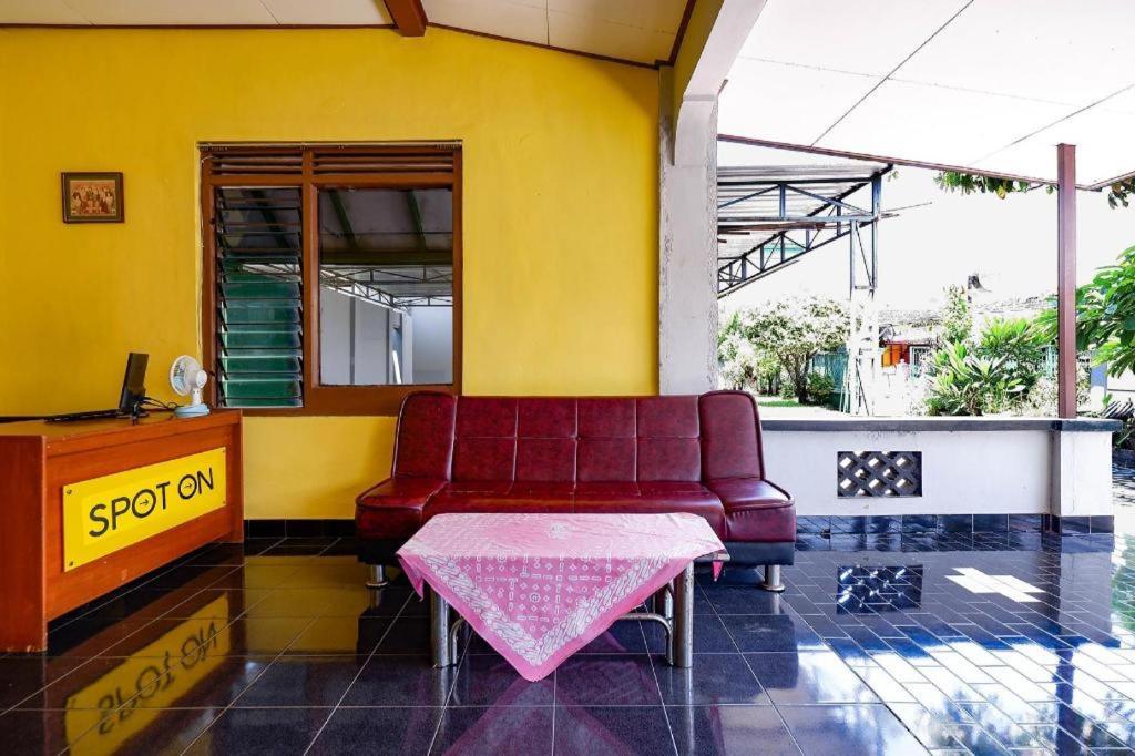 Hotel Spot On 2821 Griya Kawula Syariah Solo Exterior foto